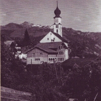 Stall und Kirche vor 1940